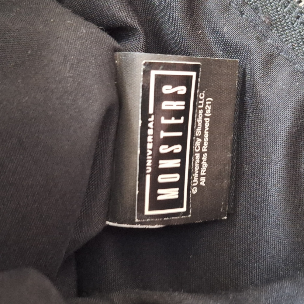 Hot Topic Universal Monsters Xbody Passport Bag EUC - Picture 4 of 4